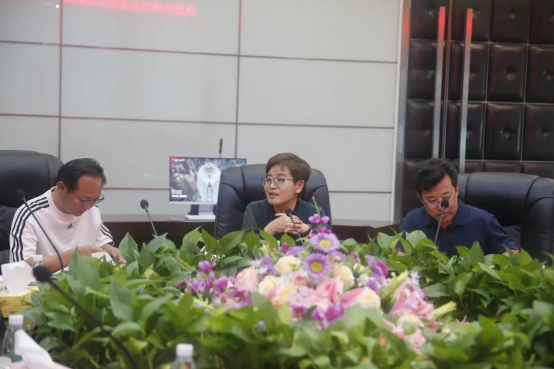 中亚电子城集团总裁夏萍介绍中亚发展情况