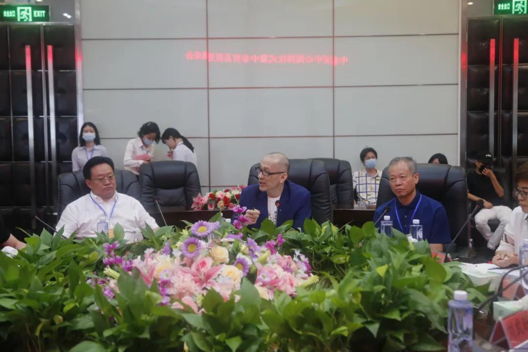 中亚集团董事局主席黄炳煌发表讲话