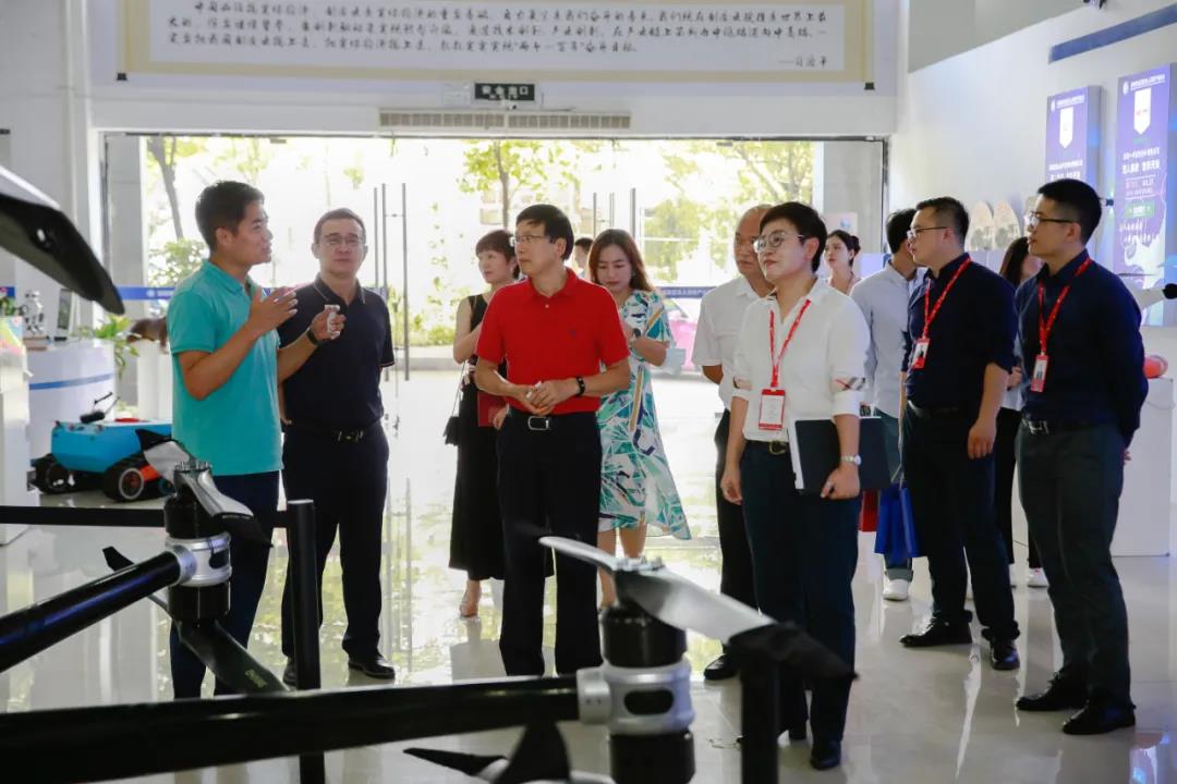 深化合作,共谋发展丨中集产城发展集团领导一行莅临中亚硅谷产业基地参观考察(图2) 深化合作,共谋发展丨中集产城发展集团领导一行莅临中亚硅谷产业基地参观考察(图2)