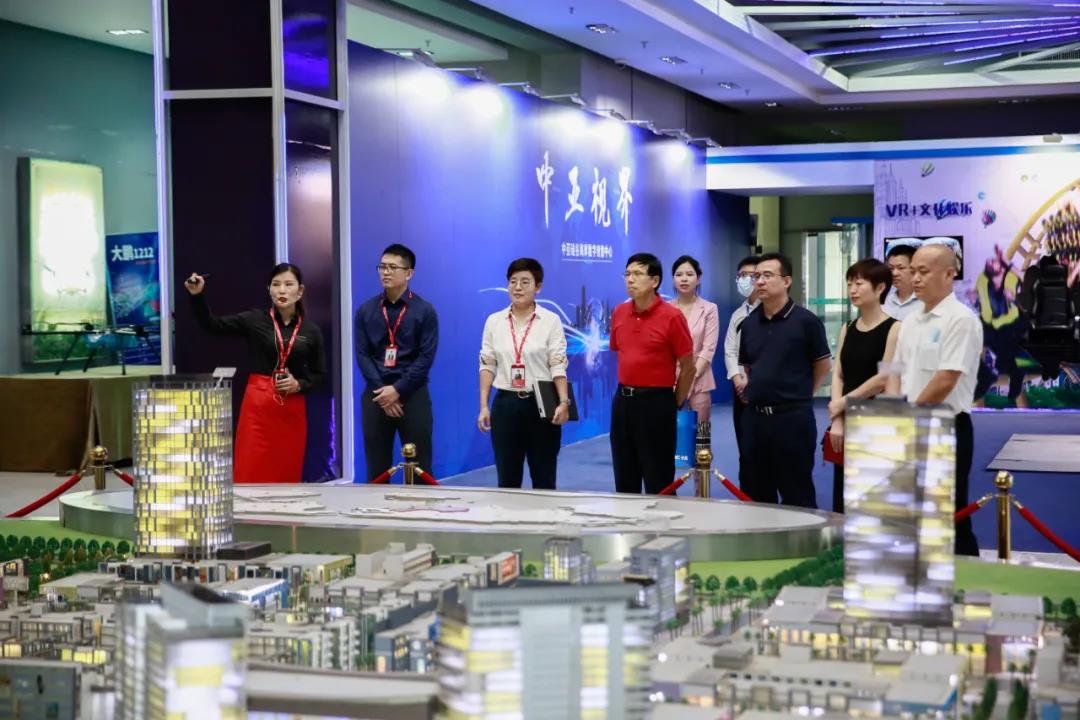 深化合作,共谋发展丨中集产城发展集团领导一行莅临中亚硅谷产业基地参观考察(图1) 深化合作,共谋发展丨中集产城发展集团领导一行莅临中亚硅谷产业基地参观考察(图1)