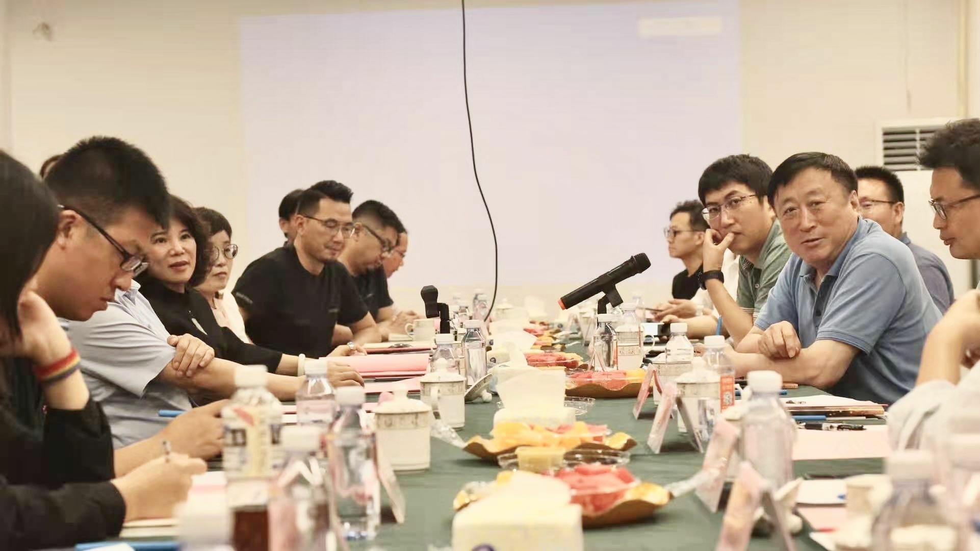 干实事,敢创新丨中国国际经济交流中心领导一行莅临中亚跨境电商产业基地考察调研(图2) 干实事,敢创新丨中国国际经济交流中心领导一行莅临中亚跨境电商产业基地考察调研(图2)