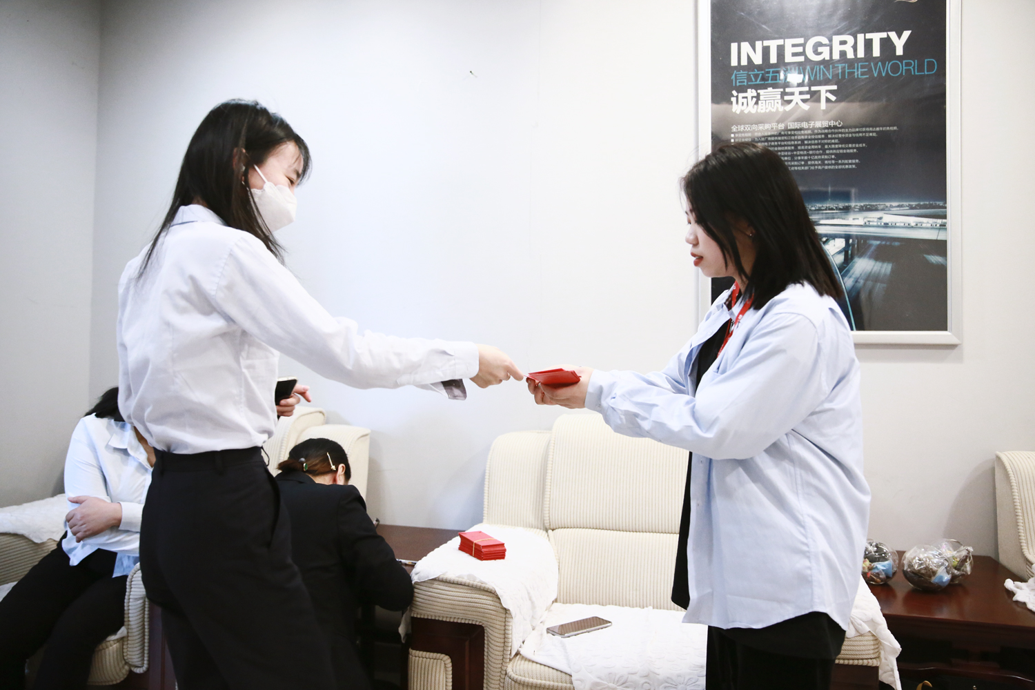 三八妇女节|致最美的你们 集团福利暖心发放(图4) 三八妇女节|致最美的你们 集团福利暖心发放(图4)
