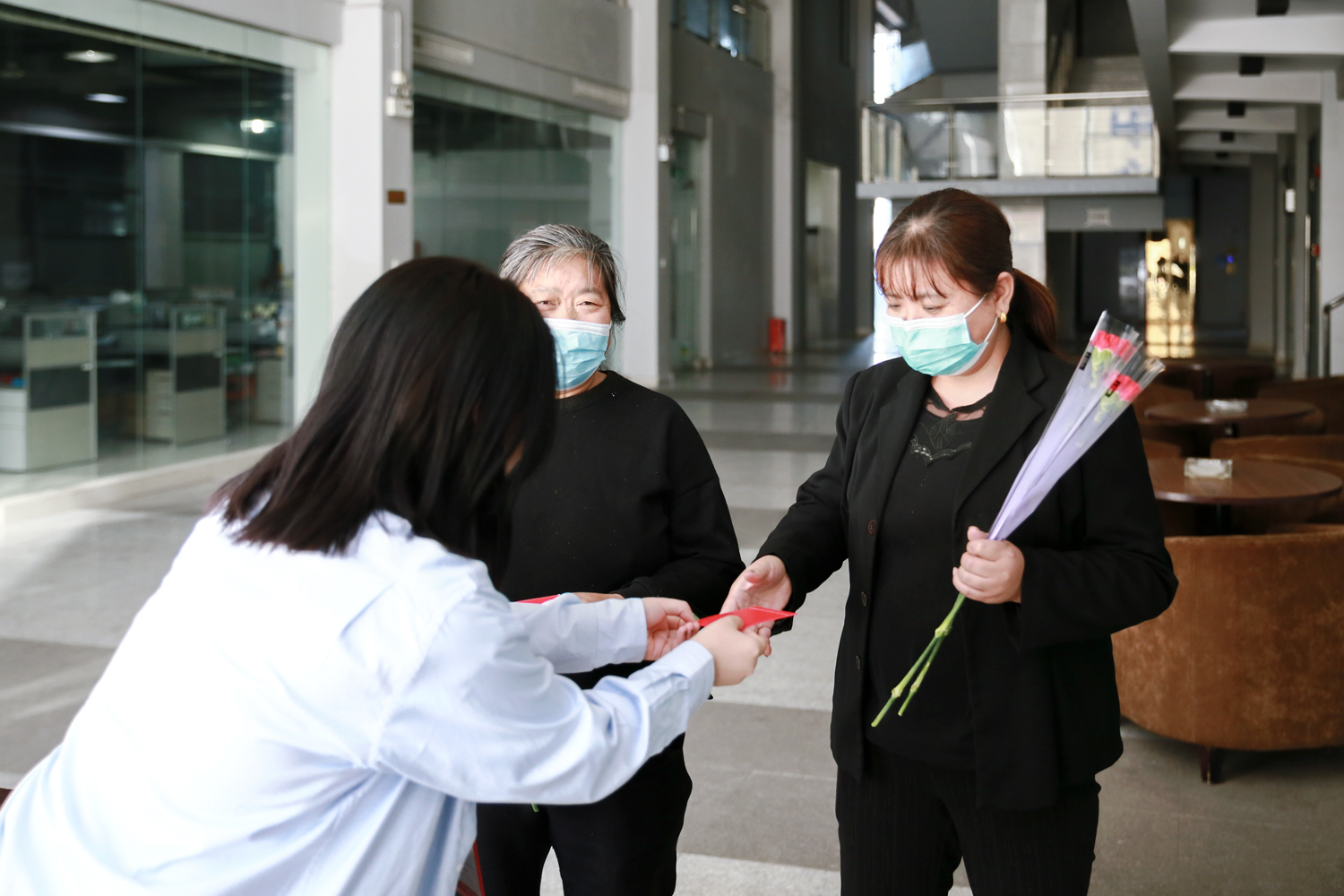 三八妇女节|致最美的你们 集团福利暖心发放(图2) 三八妇女节|致最美的你们 集团福利暖心发放(图2)