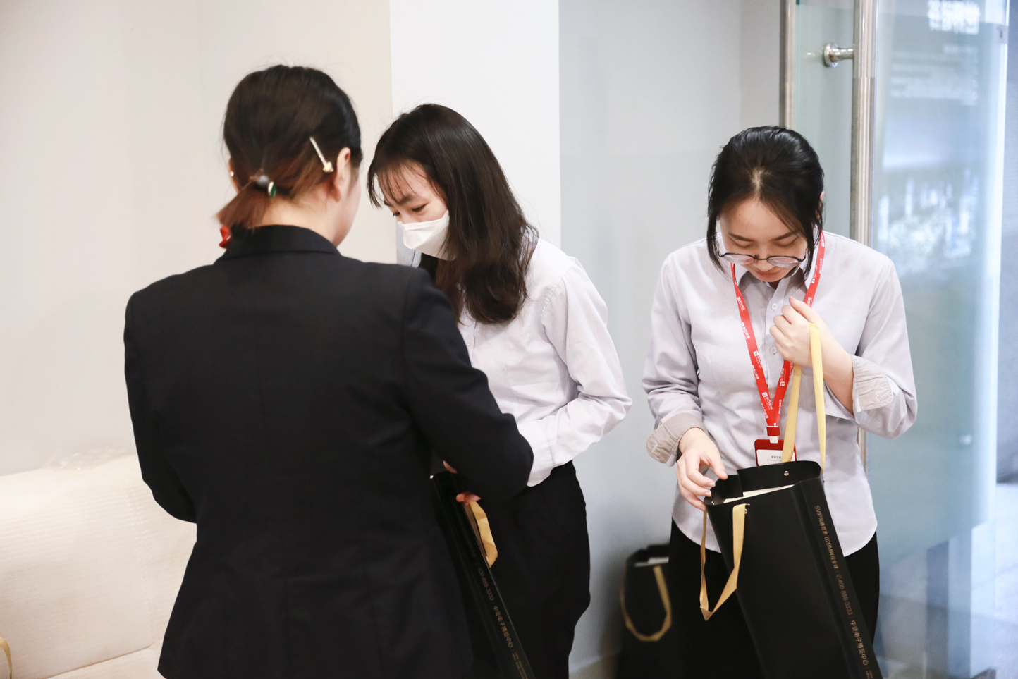 三八妇女节|致最美的你们 集团福利暖心发放(图5) 三八妇女节|致最美的你们 集团福利暖心发放(图5)